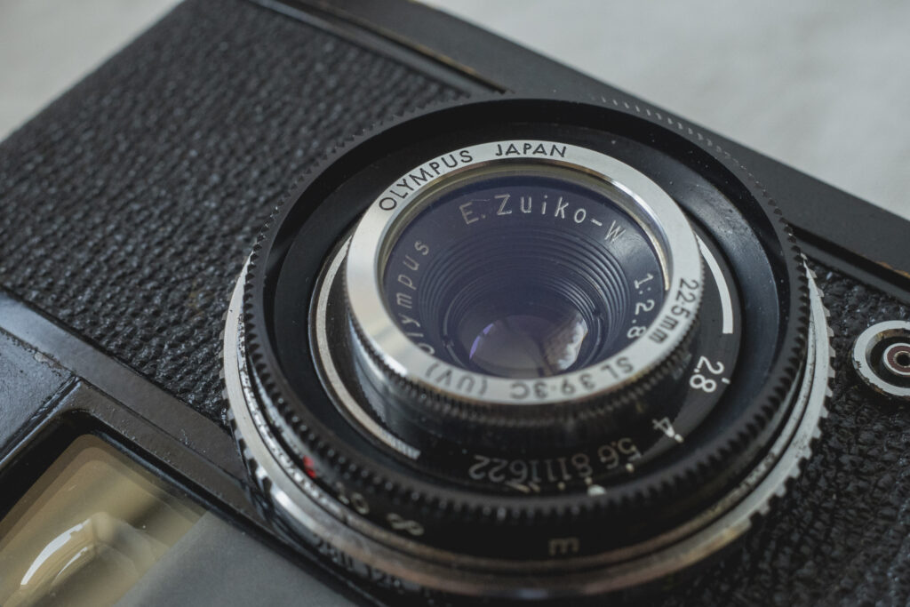 【Olympus Pen W レビュー】ブラックペイントのロマン──シリーズ3台目のオリンパス ペン