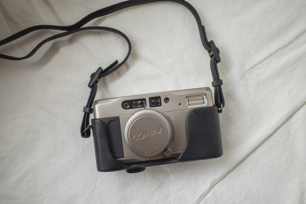 CONTAX TVS レビュー|T2・T3より安くて優秀?知る人ぞ知る高級コンパクトカメラ